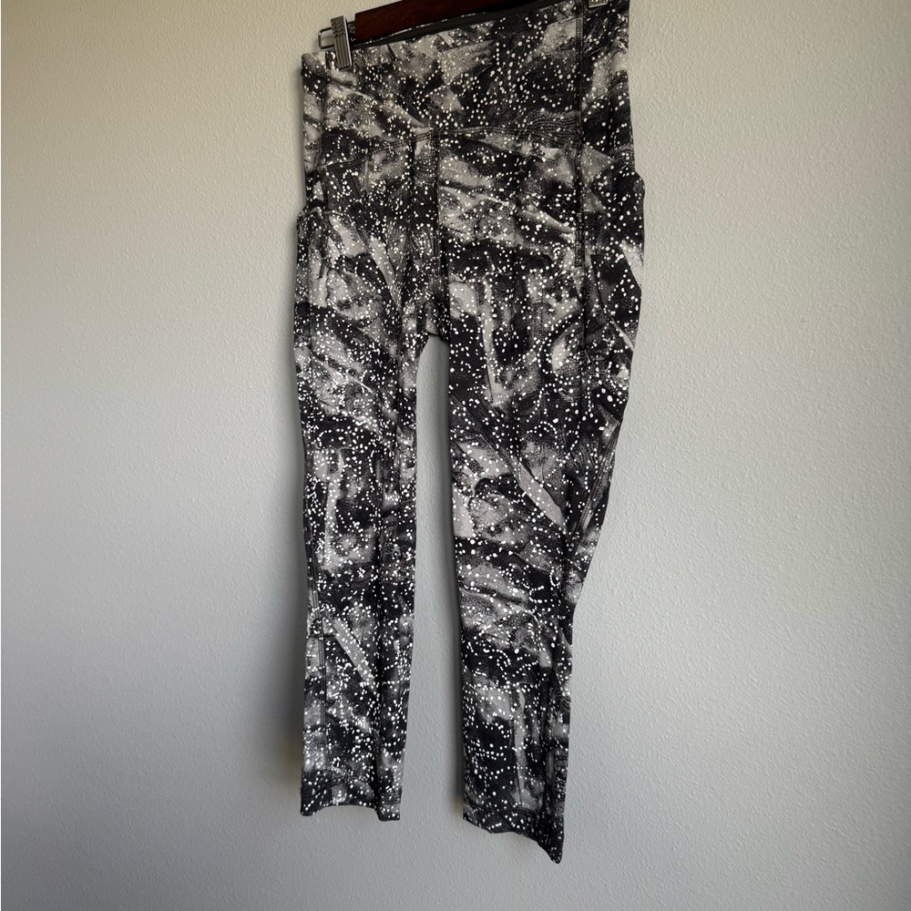 Lululemon Women's Swift Speed Reflective Leggings Running Workout Active Size 6 - Picture 5 of 9